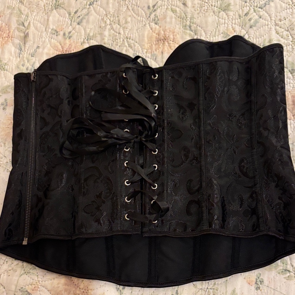 Elegant Black Corset Top - Picture 2 of 3